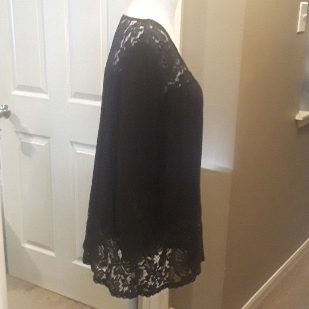 Soft & Feminine Black Lacey V-Neck Top Size Medium - Picture 8 of 8